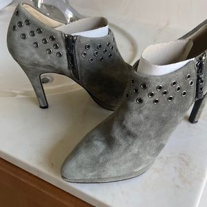 Gray heels